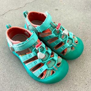 🔥 Size 12 Keen sandals. Great condition!